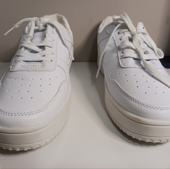 Women no boundary all white platform sneakers, size 10, white - Picture 3 of 6
